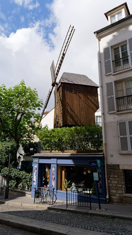 Photo from 2025 Paris album - Image 43